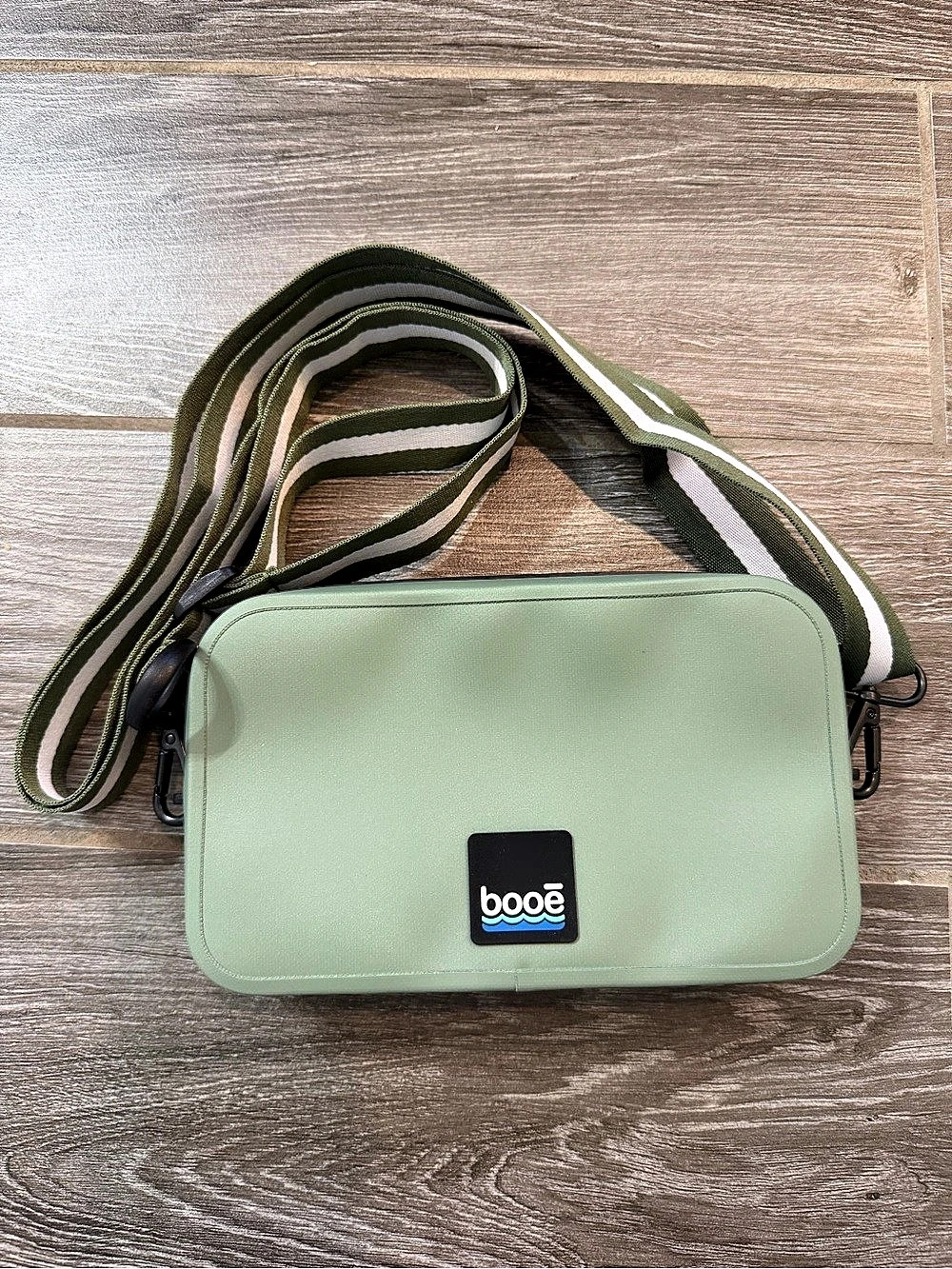 booe Waterproof submersible Belt Bag phone holder Moss Green Crossbody Bag NWOT